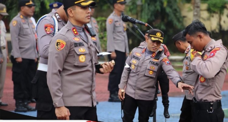 Kapolres Sumenep Melakukan Kedisiplinan Ketampanan Pada Anggotanya