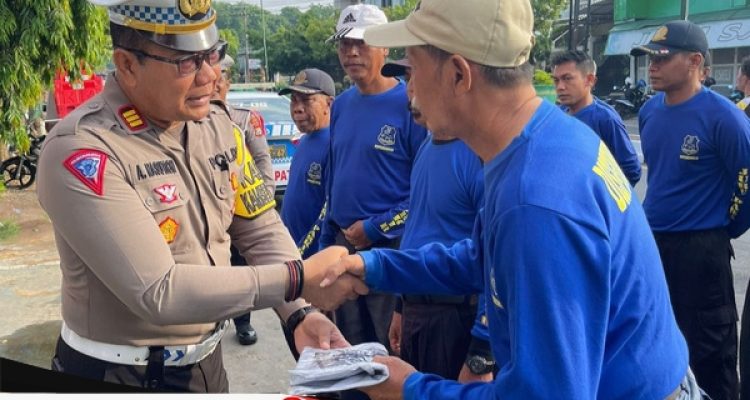Kasatlantas Sumenep Berikan Sosialisasi Kepada Juru Parkir