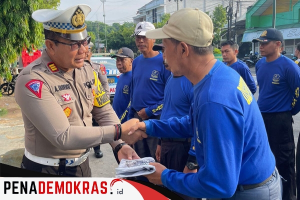Kasatlantas Sumenep Berikan Sosialisasi Kepada Juru Parkir
