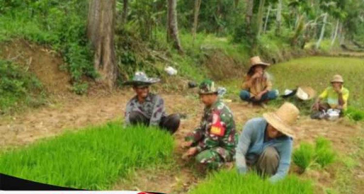 Kebersamaan TNI Ditengah Masyarakat