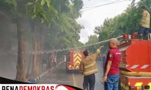 Gerak Cepat Petugas Damkar Sumenep Padamkan Kebakaran KWH Listrik 
