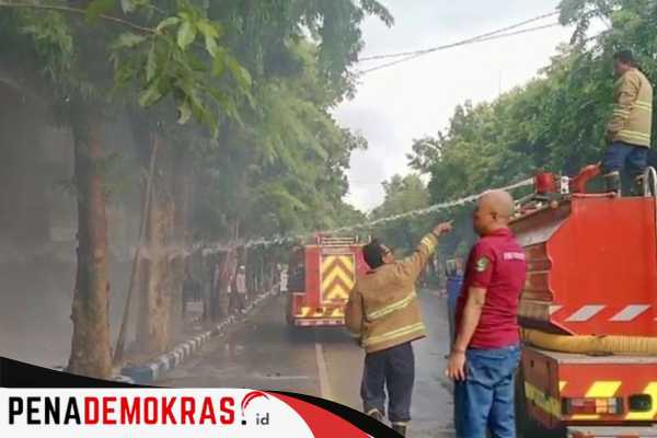 Lembaga_20240203_151245_0000 Gerak Cepat Petugas Damkar Sumenep Padamkan Kebakaran KWH Listrik