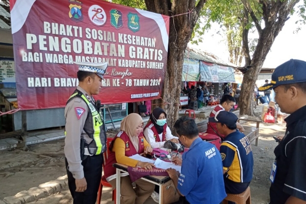 Polres Sumenep Warnai Kemeriahan HUT Bhayangkara Ke-78 Gelar Bakti Sosial Kesehatan