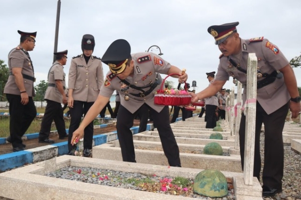 Kapolres Sumenep Pimpin Ziarah Tabur Dalam Rangka HUT Bhayangkara Ke-78