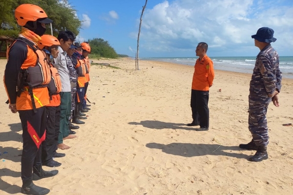 TNI AL Pasongsongan Berpartisipasi Dalam Pencarian 3 Nelayan Hilang