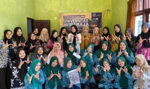 Mahasiswa Unija KKN Di Dempo Timur Gelar Demo Produk UMKM Keripik Daun Singkong