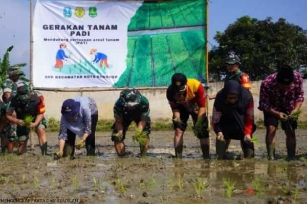 Dandim 0827/Sumenep Dukung Program Perluasan Areal Tanam Padi di Desa Pabian