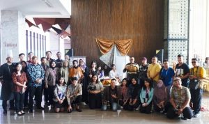 Whiz Luxe Hotel Spazio Surabaya Rayakan Hari Batik Nasional 2024