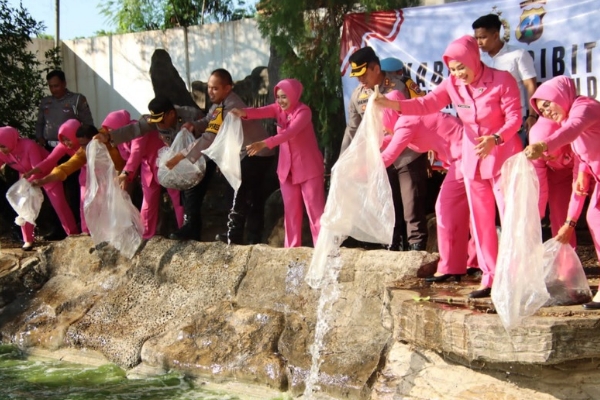 Polres Sumenep Tabur Bibit Ikan Dukung Program Swasembada Pangan