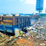 Tumpukan Sampah Di Jalan Raya Lingkar Timur Merusak Pemandangan
