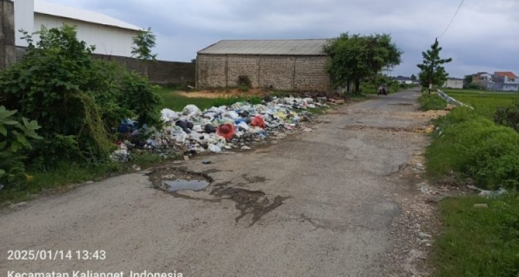 Sampah Dibiarkan Menumpuk, Tanggung Jawab Pemerintah Dipertanyakan?