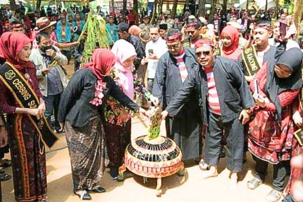 Selamat Hari Raya Idul Fitri_20250408_160508_0000 Festival Ketupat Sebagai Ruang Spiritual dan Identitas Budaya Madura