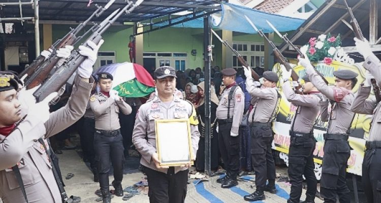 Upacara Dan Belasungkawa Kepergian Bripka Rahmat Hidayat 