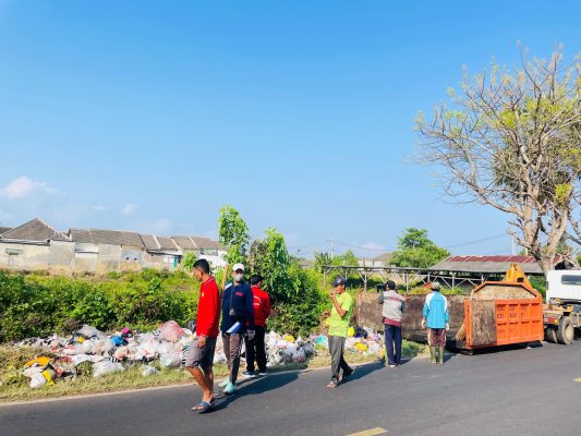 IMG-20251003-WA0048 Pemdes Kalianget Barat Bersama DLH Bersihkan Sampah
