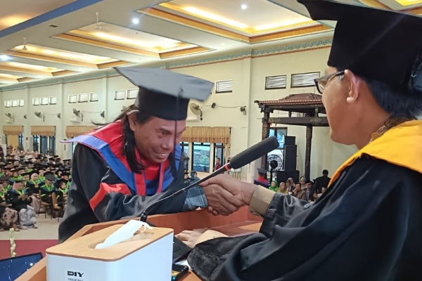 Gelar Sarjana Hukum, Awal Tanggung Jawab Menegakkan Keadilan