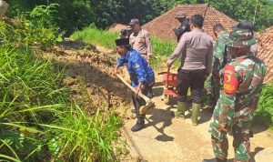 TNI Polri Sigap Tangani Longsor